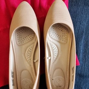 Barely Worn...Light pink flats